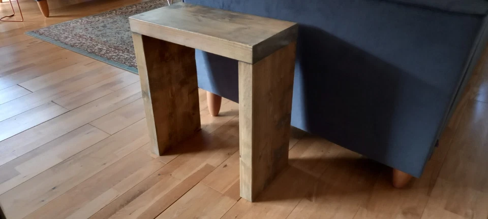 Rustic pine side table - Image 2 of 4