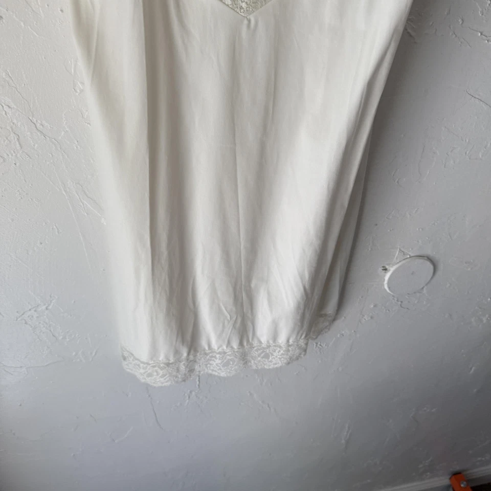 Lencería Vanity Fair Slip Vintage 38 Blanco Borde de Encaje Slip Completo Años 80 Coqueta Foto 3 de 4