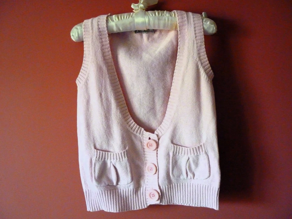 Gilet Fille Gémo 8 ans TBE Rose sans manches collection vynil fraise - Photo 1/4