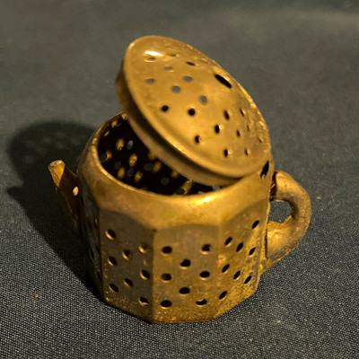 Vintage Knobby Kraft Teapot-Shaped Tea Strainer Infuser w/ Lid, Reusable