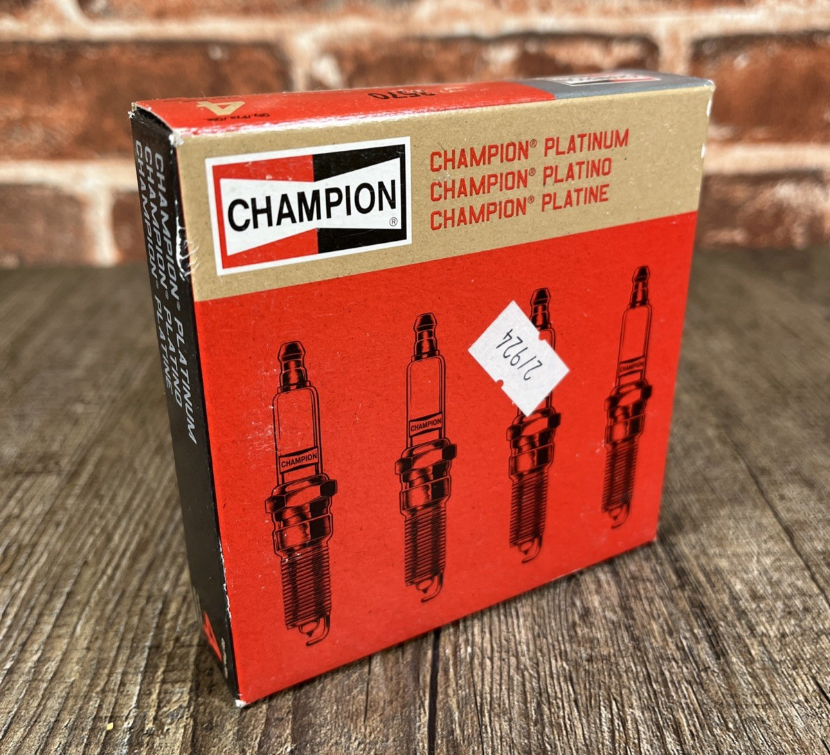 LOT OF 4 CHAMPION 3570 PLATINUM PLUS SPARK PLUGS FOR RE14PMC 5017 3570-2 3381