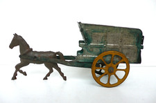 C R FRANCE  ATTELAGE  TÔLE PEINTE   CHEVAL TOMBEREAU  BON ÉTAT Lg 19 cm TIN TOYS