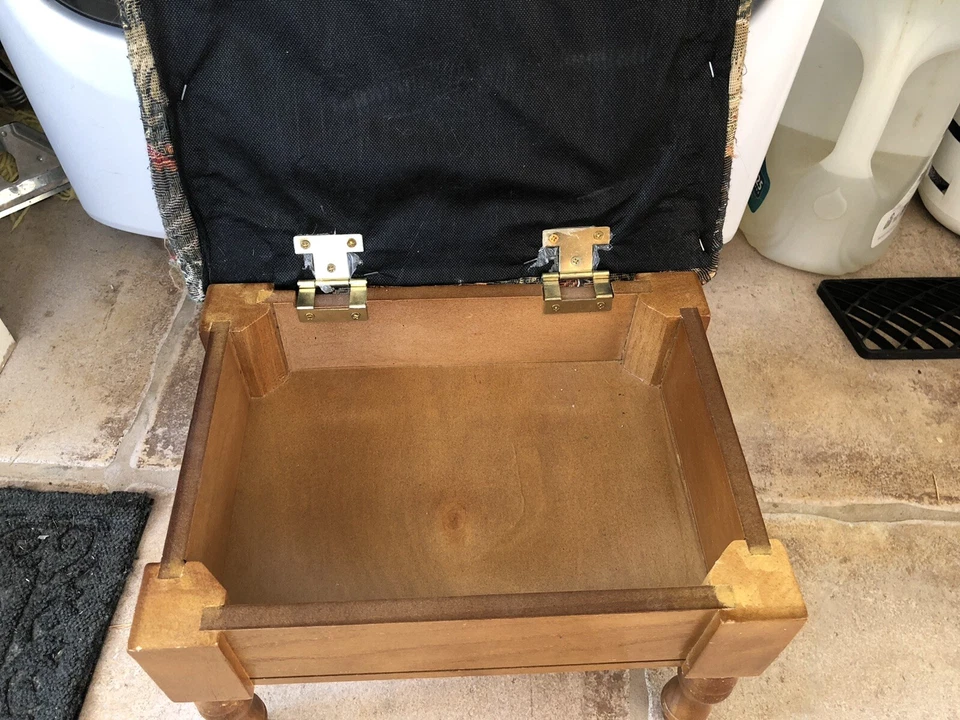 Reposapiés cubierto de piel de oveja Foto 2 de 4