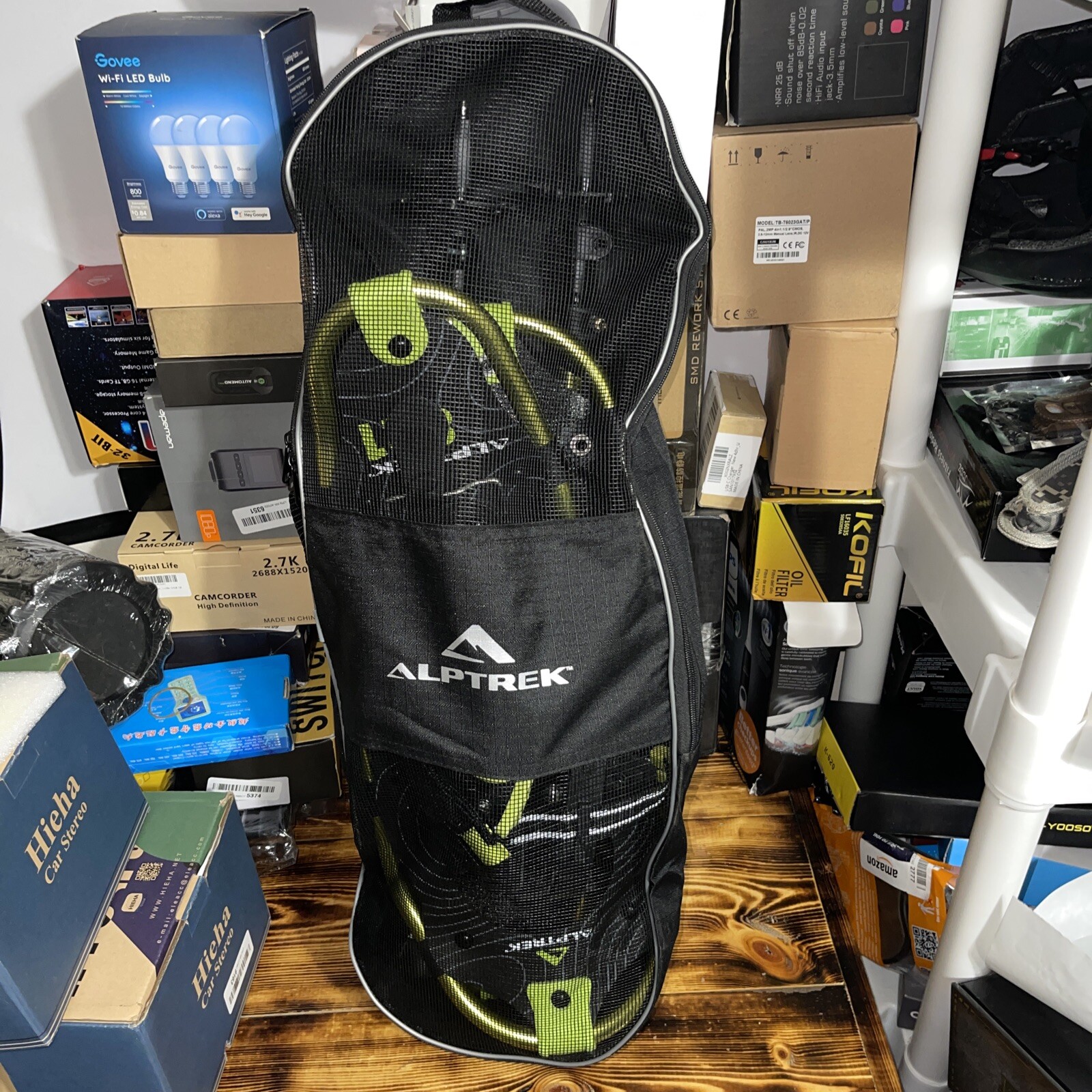 Cascade Mountain Tech Alptrek 821 Snowshoes W/ Poles & Carrying Bag Up