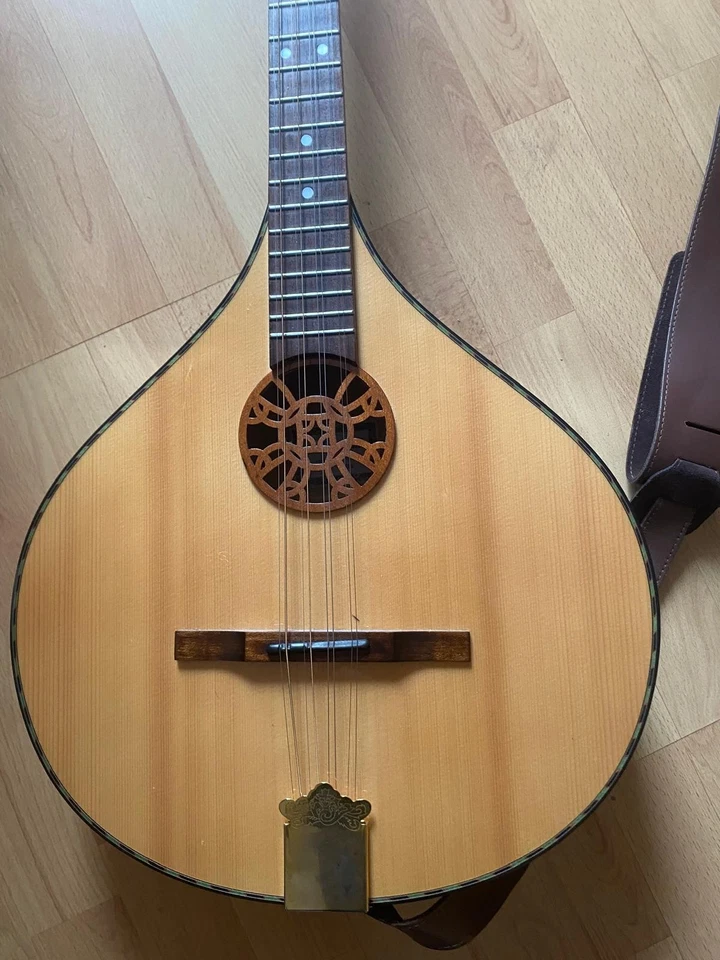 Bouzouki 8 Seiten/8 strings in gutem Zustand/in good condition