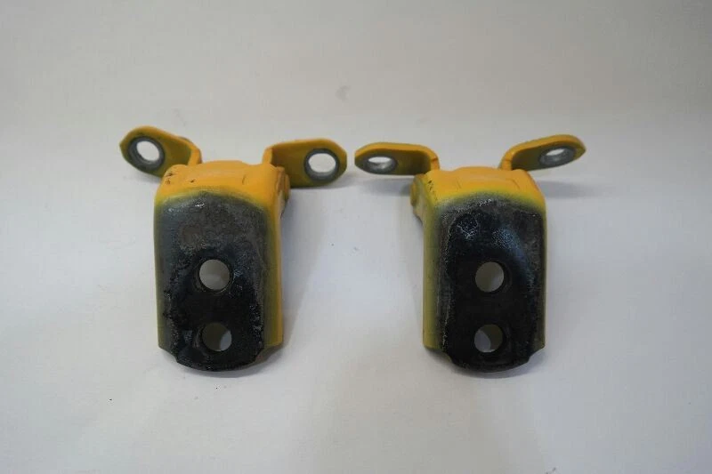 2009-2019 Nissan 370Z Left Driver Side Door Hinge Set - Image 4 of 4