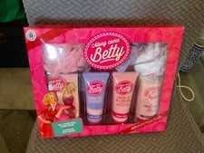 ALONG CAME BETTY ALL I WANT FOR CHRISTMAS GLAMOROUS BATH GOODIES