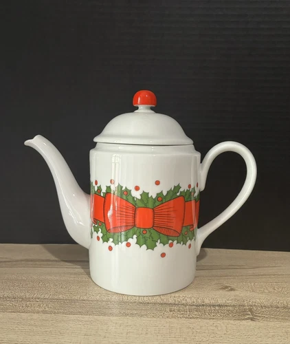 FITZ & FLOYD china HOLLY WREATH pattern Coffee Pot & Lid @ 6 cup
