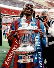 Eberechi Eze Autographed 10x8 Photo | FA Cup Celebration | AFTAL COA (1136)