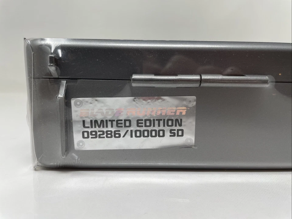 BLADE RUNNER DVD 5 DISCS LTD EDITION SUITCASE Numbered BRAND NEW Sealed - Image 3 of 4