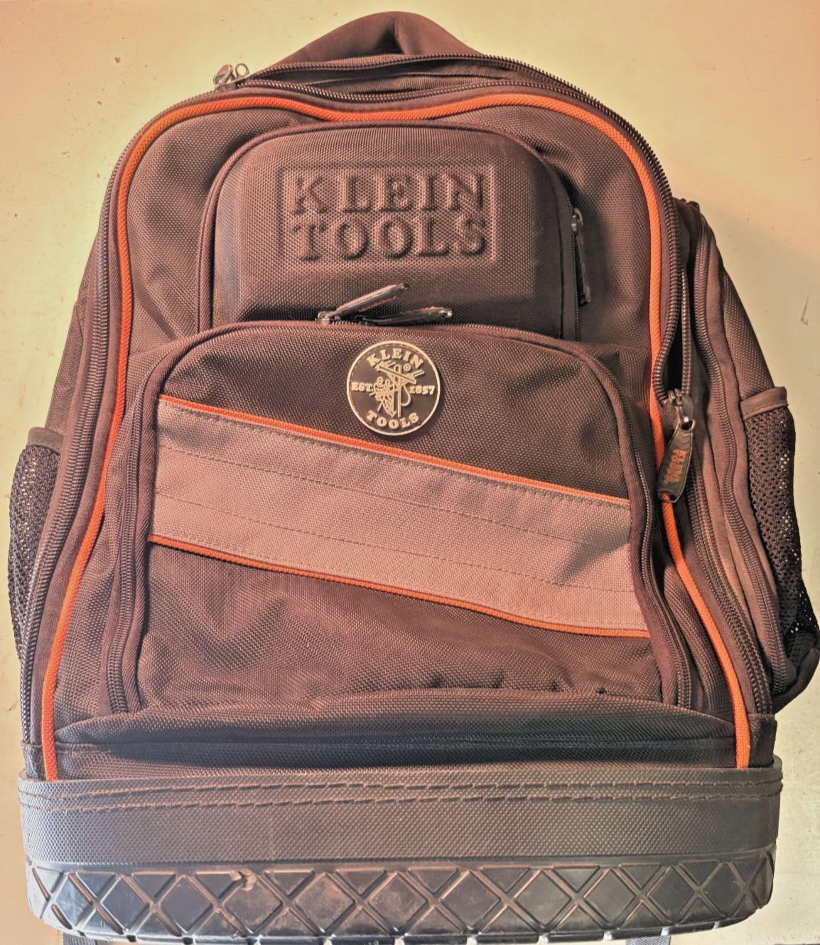 Klein Tools Tradesman Pro Tool Bag Backpack, 39 Pockets, Black, 14-Inch - NICE!