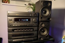 AIWA CX-Z670 Super T-Bass Stereo System 20W 20W 3-CD with Remote and speakers