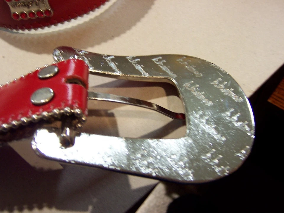 B.B. Cinturón Simon Rojo Estrás 3000 Talla 32. Lleva aproximadamente una talla menor que 32 Foto 4 de 4