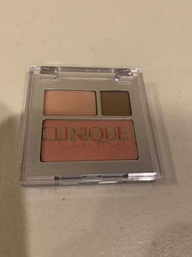 CLINIQUE All About Shadow Quad: E0 Chocolate bark/16 Day into date/ 01 NewClover - Afbeelding 1 van 2