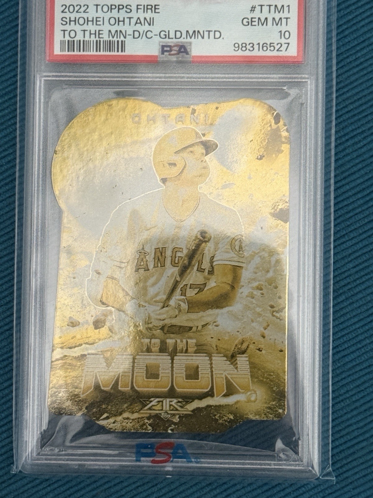 2022 Topps TOPPS FIRE TO THE MOON Gold #TTM1 Shohei Ohtani front