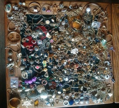 Estate Find Costume Jewelry Lot-Brooches Earrings Necklaces Rings & More (R)