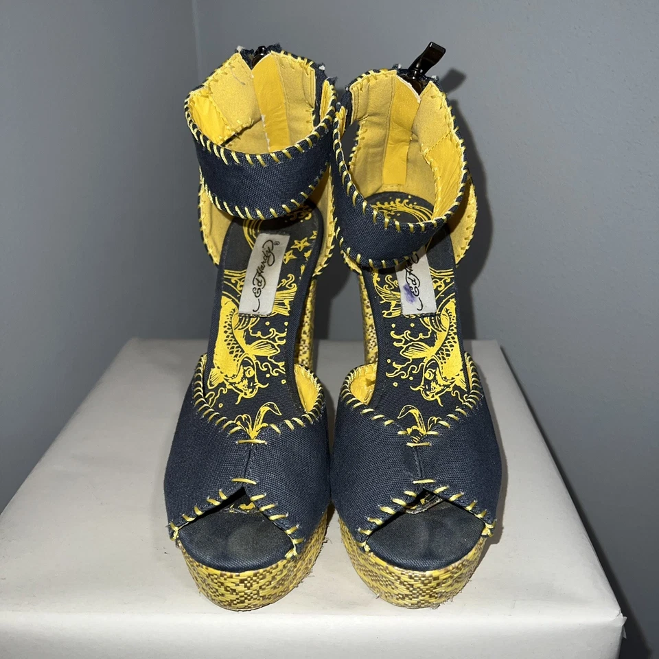 Bonitas plataformas Cindy Ed Hardy azul marino y dorado para mujer talla 9 cremallera trasera Foto 4 de 4