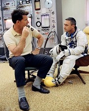 ASTRONAUT GUS GRISSOM & WALLY SCHIRRA PRIOR TO GEMINI 3 8X10 NASA PHOTO (BB-946)