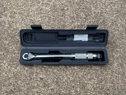 PITTSBURGH PRO Clicker Torque Wrench 1/4" Drive 20-200 in lbs. reversable.