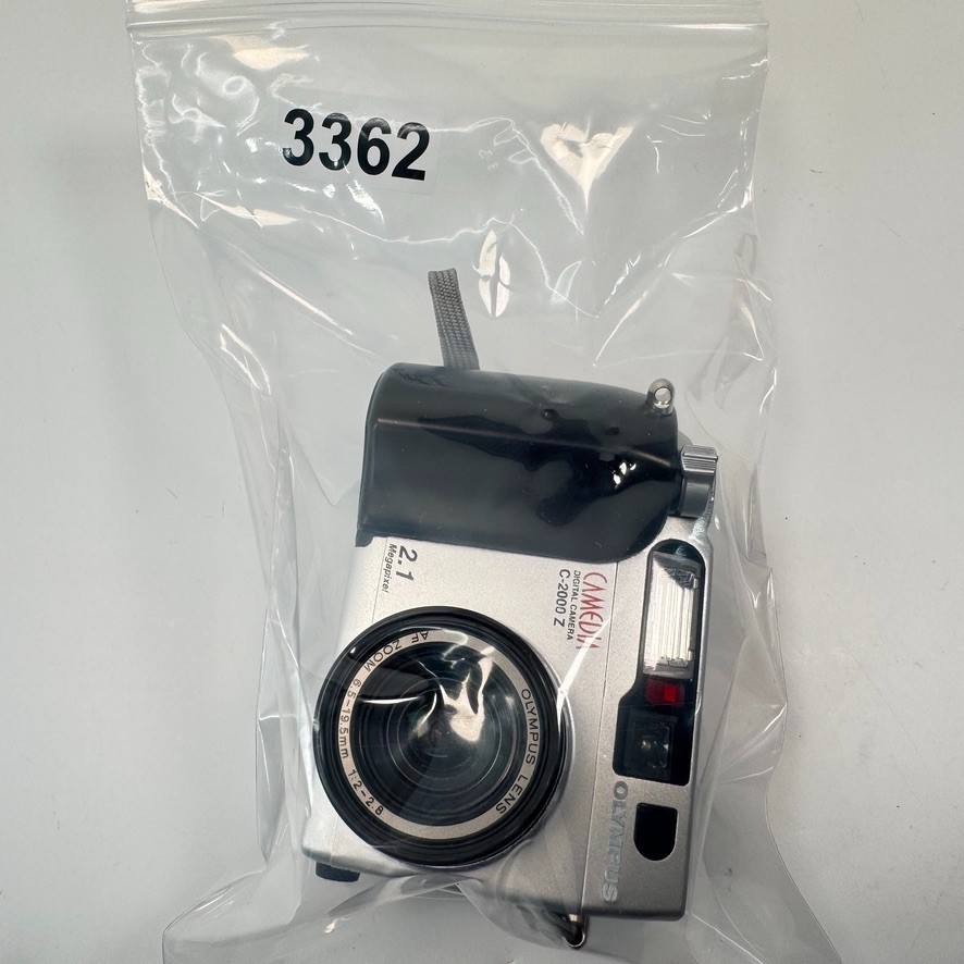 Olympus Camedia C-2000 Zoom 2.1MP Compact Digital Camera w/ 8MB SM