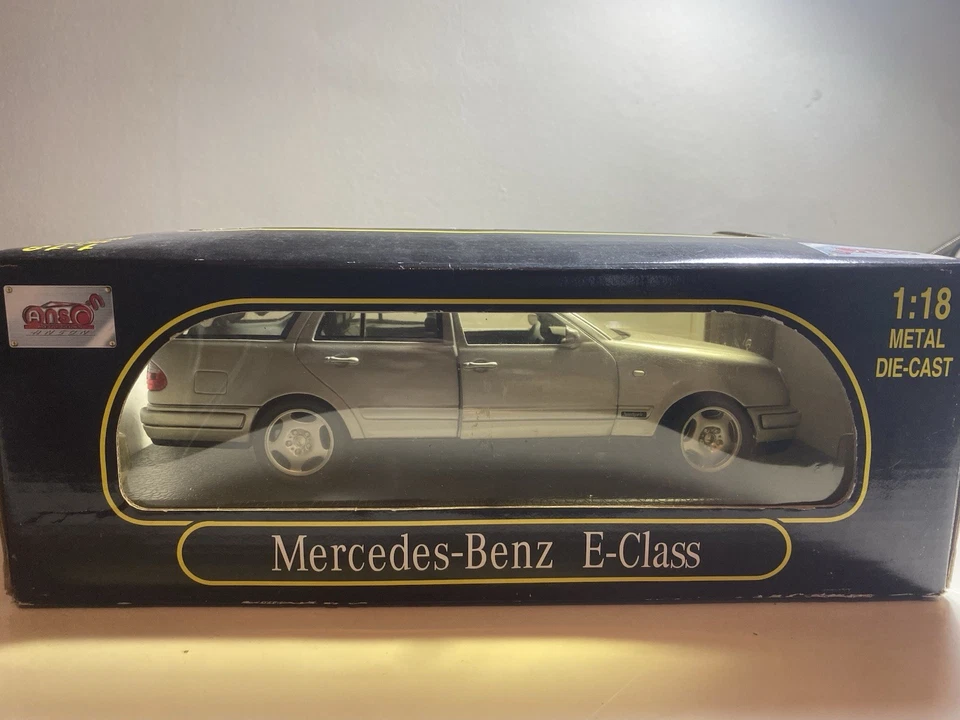 Anson Mercedes Clase E W210 Escala 1:18 Diecast Modelo Plateado Foto 2 de 4