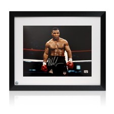 Boxfoto, signiert von Mike Tyson. Gerahmt.