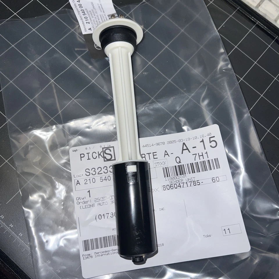 Genuine MERCEDES A208 C140 C208 C209 R129 R170 S202 Sender unit 2105400045 - Image 4 of 4