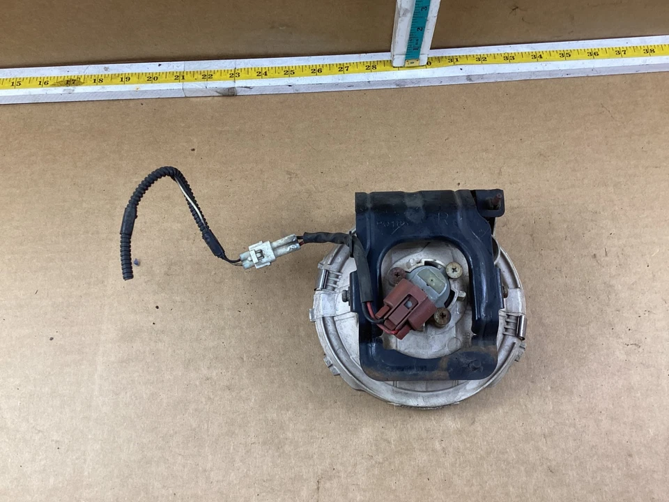 2000-2004 Subaru Legacy Front Right Passenger Side Fog Light - Image 3 of 4
