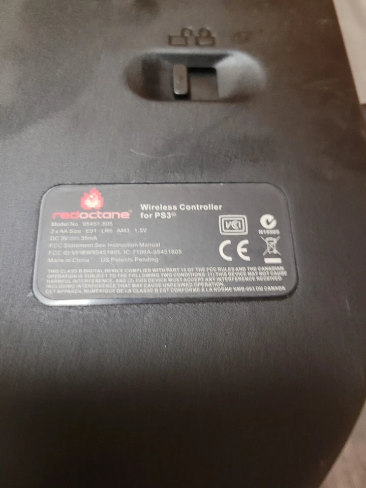 Guitar Hero: World Tour Sunburst Wireless Guitar (PS3) NO DONGLE - UNTESTED - Image 3 of 3