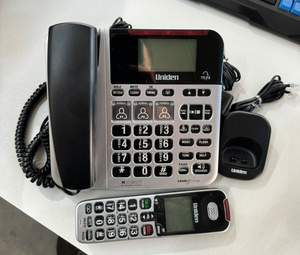 UNIDEN SSE47+1 VISUAL & HEARING IMPAIRED CORDLESS DIGITAL PHONE SYSTEM