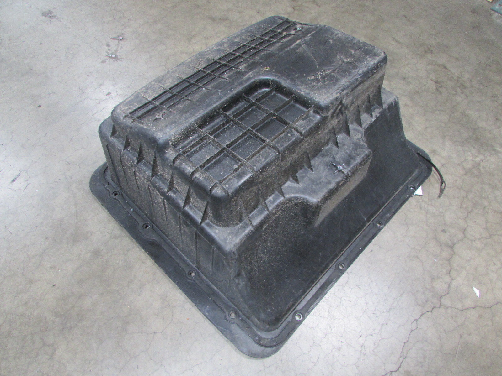 Maserati Quattroporte, Plastic Trunk, Used, P/N 67895200