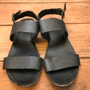 breckelles womens sandals