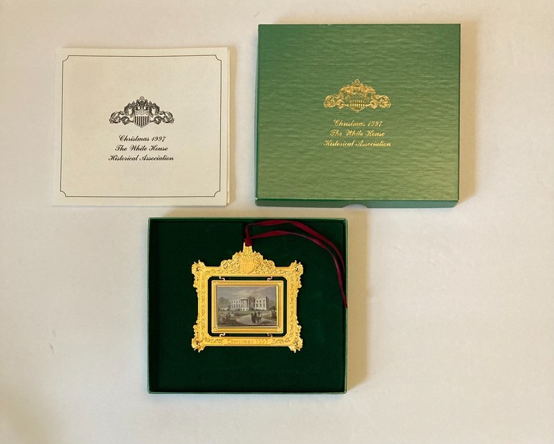 The White House Historical Association Christmas 1997 ornament - great condition