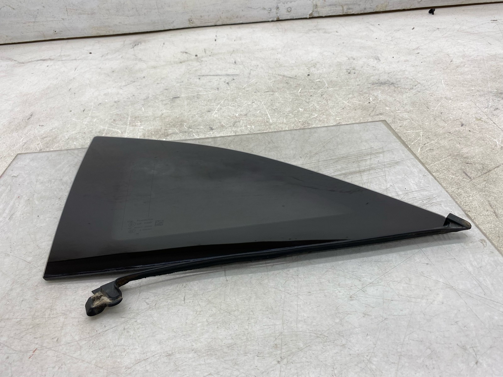 2020-2025 ASTON MARTIN DBX OEM LH LEFT REAR QUARTER PANEL GLASS WINDOW