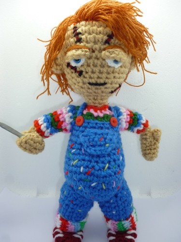Chucky muñeco diabolico amigurumi de 28 cm de altura hecho a mano - Imagen 3 de 4