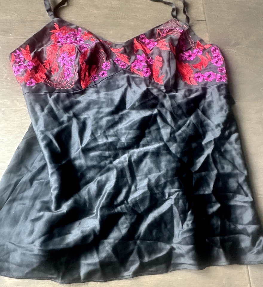 Camiseta sin mangas Josie Natori de seda con correas ajustables negra roja floral para mujer pequeña Foto 4 de 4