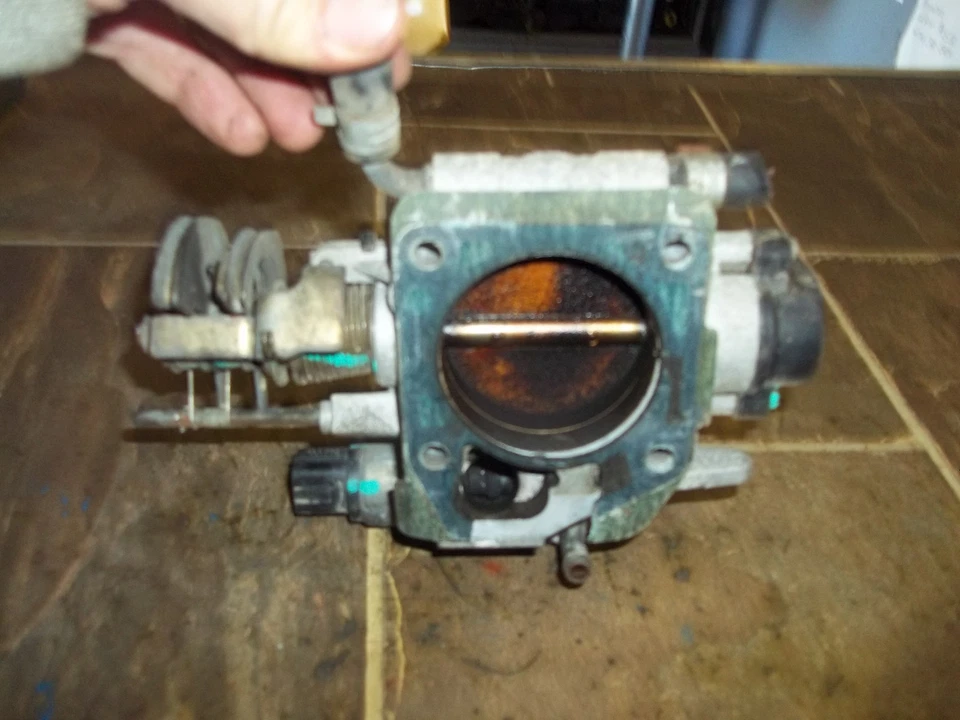 SUBARU FORESTER IMPREZA 2000 2001 2002 2,5 L MOTOR VÁLVULA ACELERADOR CUERPO Foto 4 de 4