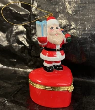 Rogers & Hollands Jewelers Santa Claus Hinged Heart Ring Box Christmas Ornament