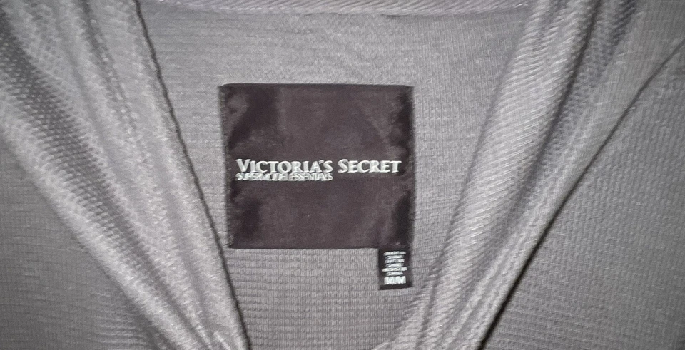 Sudadera con Capucha Victoria’s Secret Supermodel Essentials Talla Mediana Gris Pullover Relajado Foto 3 de 4