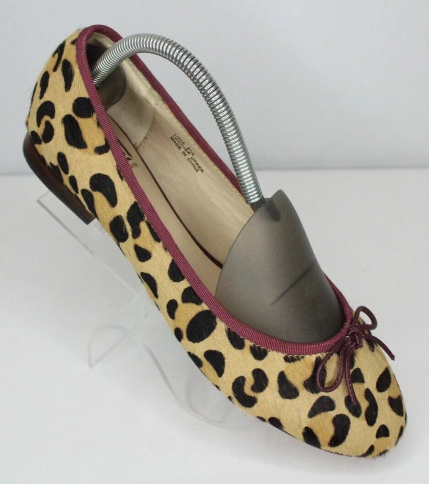 Lazo de pelo Pour La Victoire Licia Ballet Planos para mujer de cuero con estampado de leopardo 8,5 Foto 3 de 4