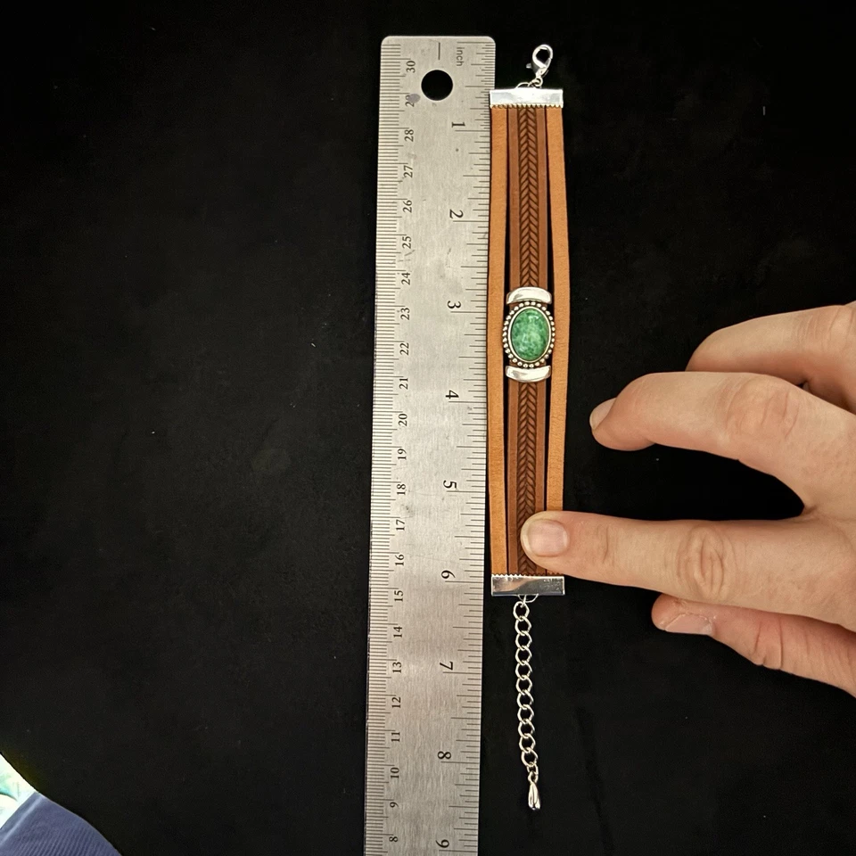 pulsera apilada con deslizador verde sobre cuero marrón - mujer - marrón y verde Foto 3 de 4