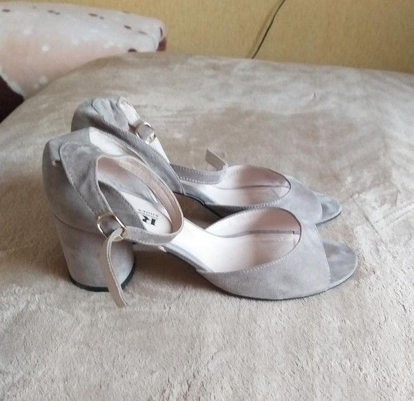Women Ross Heels Beige Suede 40