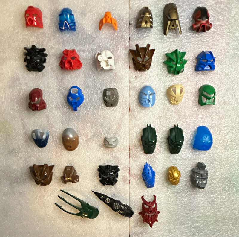 LEGO BIONICLE Kanohi Lot of 33 Masks w/ Vahi Mask of Time, Toa Nuva, Metru, etc.