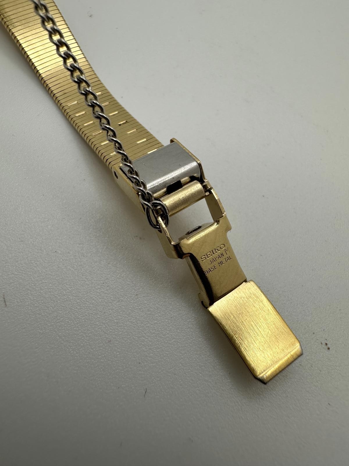 Vintage Seiko Quartz Gold Rectangular Women’s Wat… - image 6
