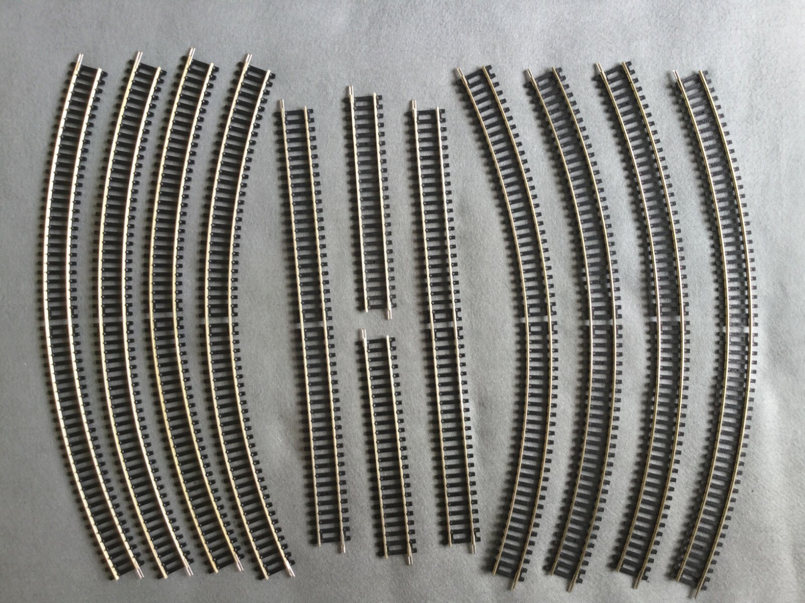 12 RAILS COURBES JOUEF HO COURBES R=44 R=17 lima roco 1/87 comme neuf 12 RAILS COURBES JOUEF HO COURBES R=44 R=17 lima roco 1/87 comme neuf