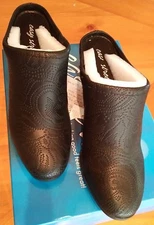 Easy Street Shiloh Black Embossed Mules Slip On sz 9 New in Box