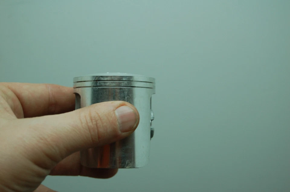 NOS 正品铃木 12110-14111-025 手枪 0.25 超大号 RM125 1981-1983 工厂 — 第 4/4 张图片