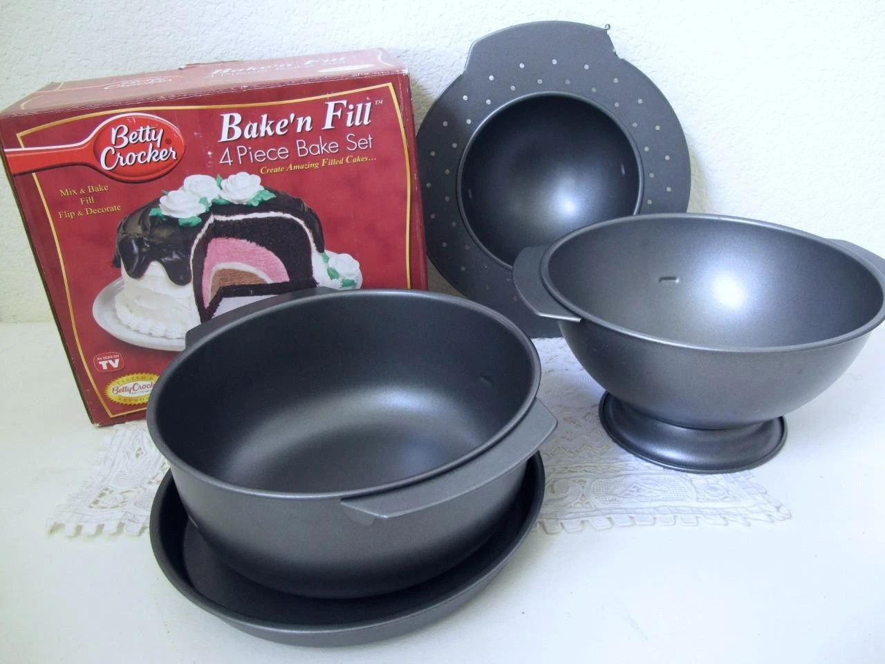 Vtg Betty Crocker Bake 'n Fill 4 Pc Cake Pan Bake Set w Dome for Filled Cakes