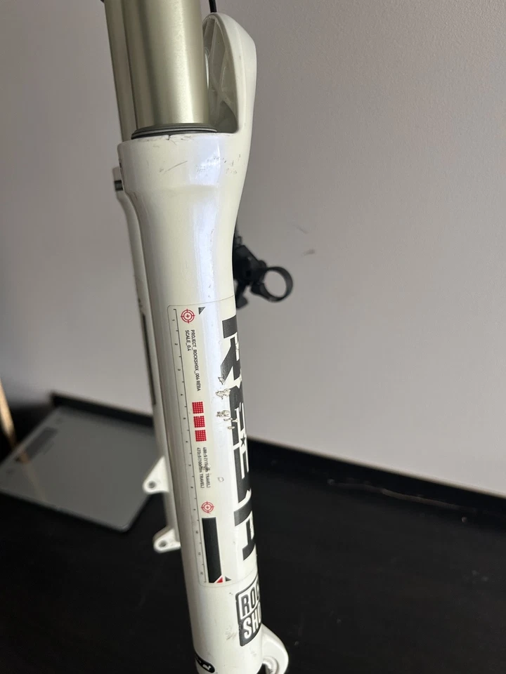 Rock Shox Reba Team Dual Air 26" 1 1/8 Threadless 100mm Travel DSC QR 9mm White - Image 4 of 4