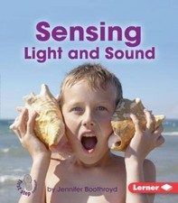 Sensing Light and Sound (First Step Nonfiction: Light and Sound) - GOOD